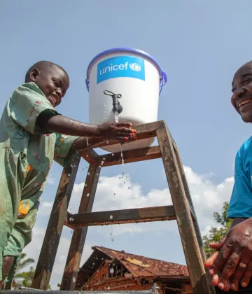On 13 August 2018, Jean Marie Bofio, UNICEF’s WASH Officer, talks with a girl as she washes her hands in order to prevent the spread of Ebola near Mangina, North Kivu, the Democratic Republic of the Congo (DRC). “Children and women are among the first victims of the Ebola outbreak in the country. But there is hope and everything is done to stop Ebola. Water and sanitation are critical in this fight because hygiene is the best way to prevent the spread of the this deadly disease,” says Jean Marie Bofio.