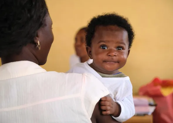 Les Grandes Etapes Du Developpement De Votre Bebe A 9 Mois Unicef Belgique