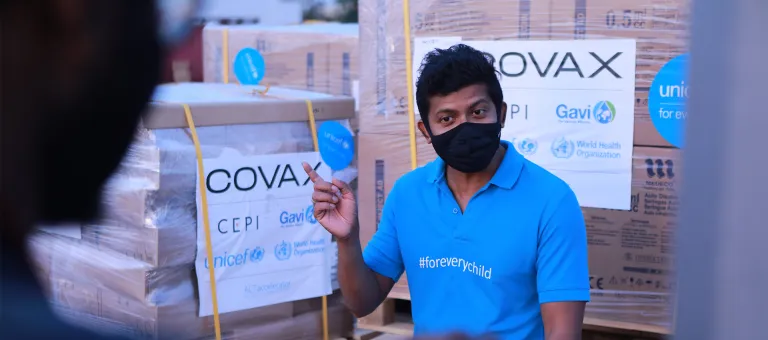 © UNICEF/UN0421067/COVAX/Shaarif Ali