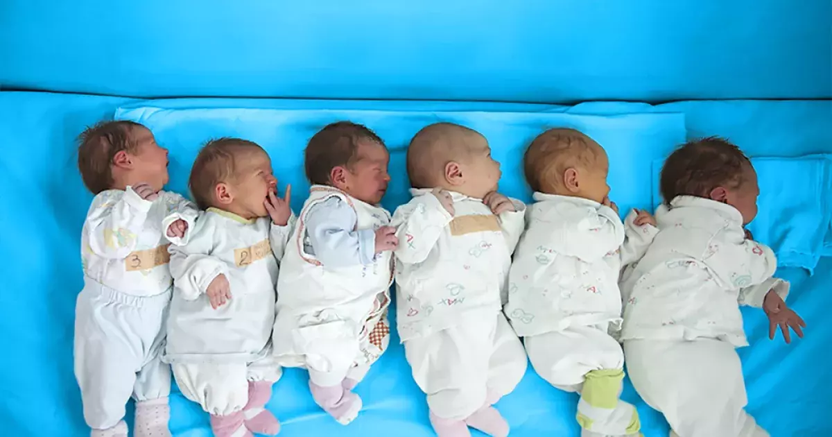 bord vacature Bloesem Mijlpalen in de ontwikkeling van uw baby op 2 maanden | UNICEF België